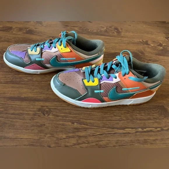 Nike Dunk Low Mens Colorful Sneakers with Green and Purple Accents - Picture 5 of 8